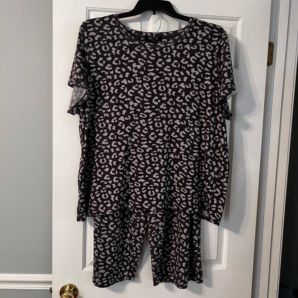 Rene Rofe Black and Gray Leopard Print Pajama Set